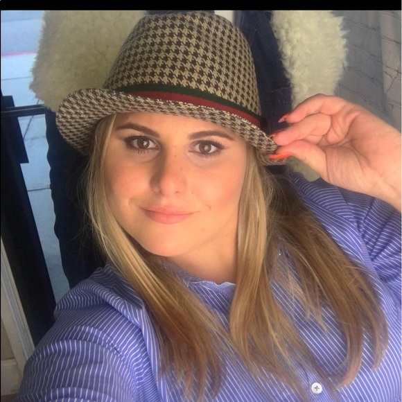 Meet your Posher, Hayley - Picture 1 of 1